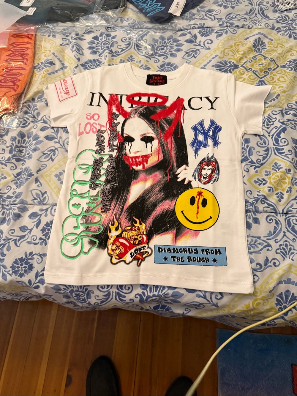 Lost Intricacy White Graphic Short-Sleeve Tee for Kids size 5T
